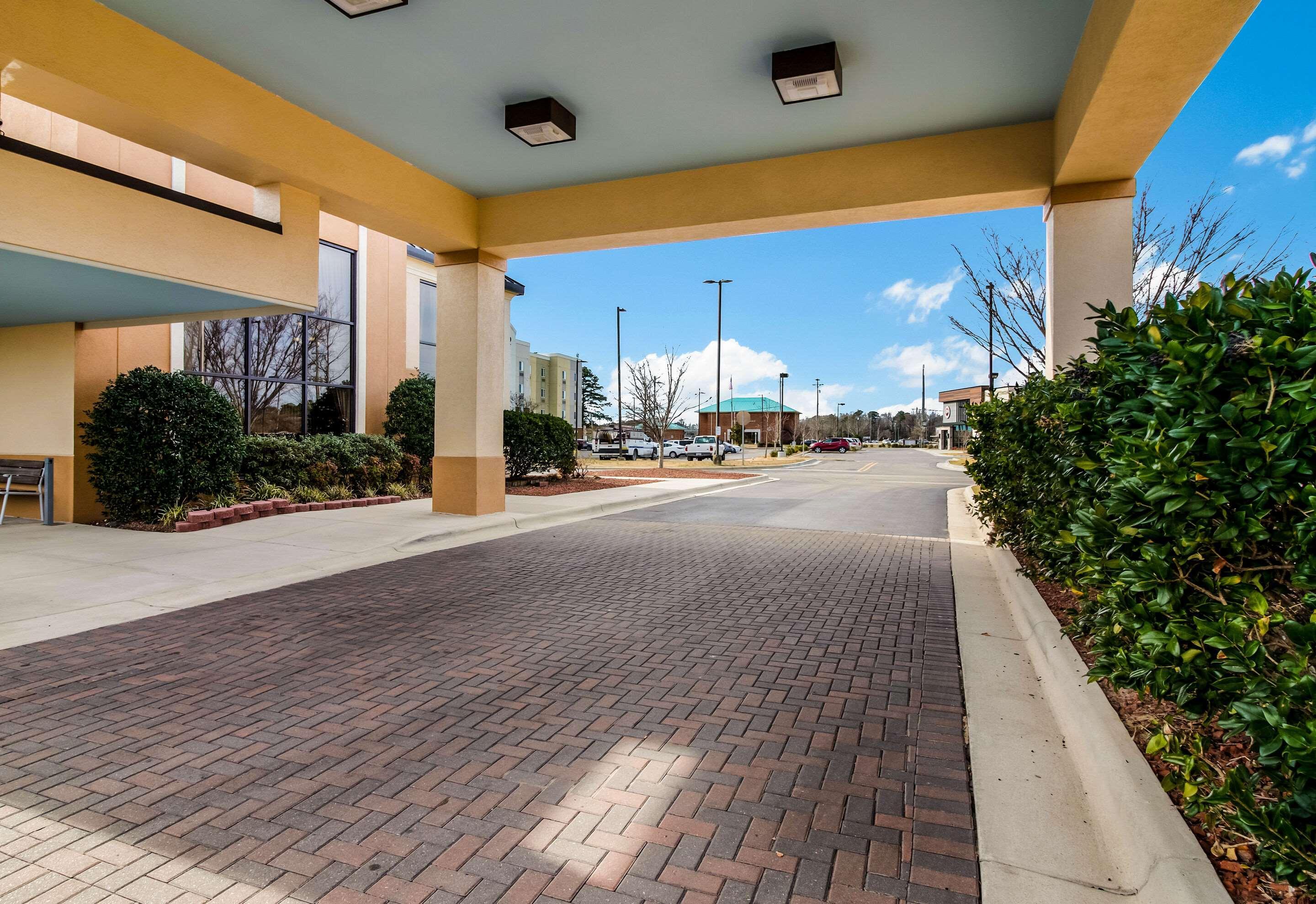 Hotel Clarion Pointe New Bern Exterior foto