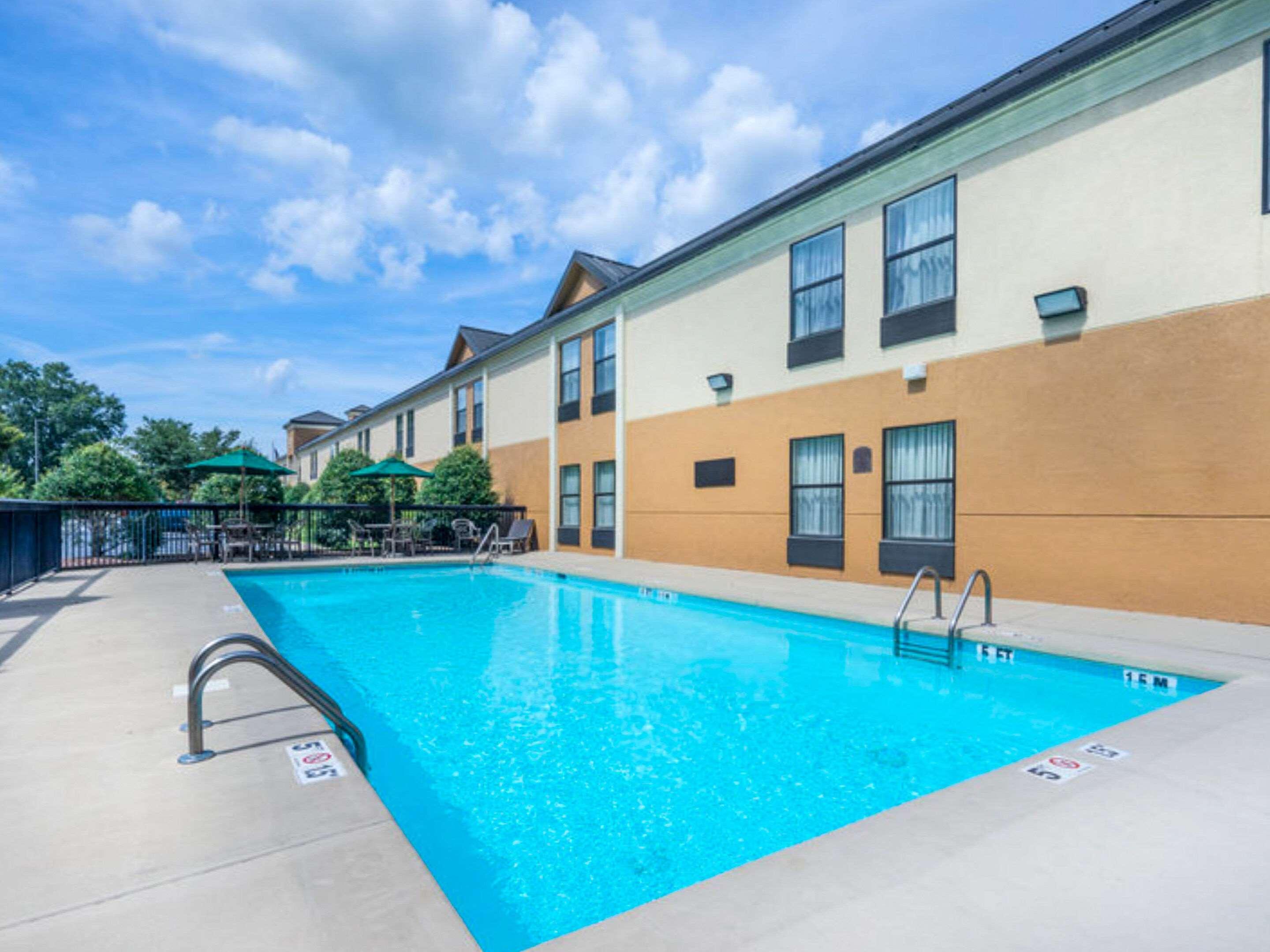 Hotel Clarion Pointe New Bern Exterior foto