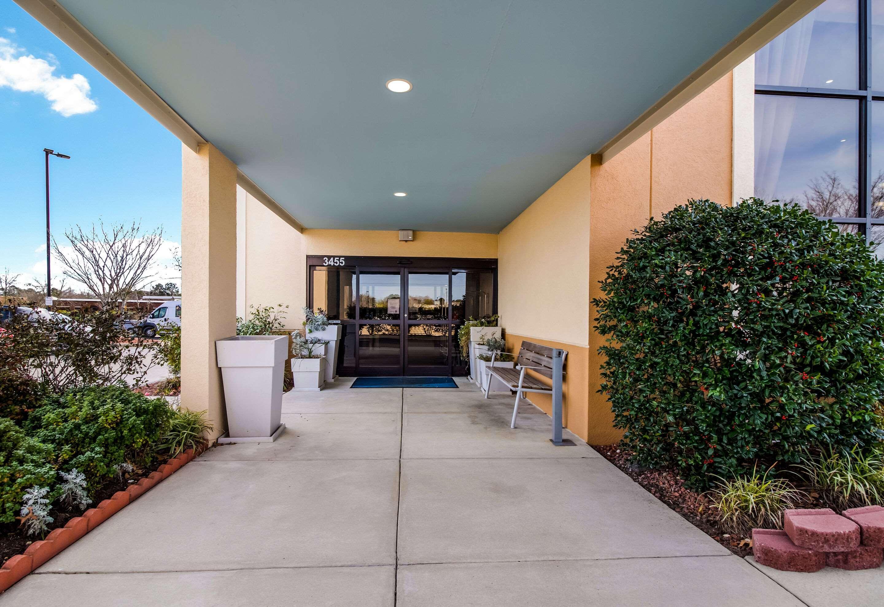 Hotel Clarion Pointe New Bern Exterior foto